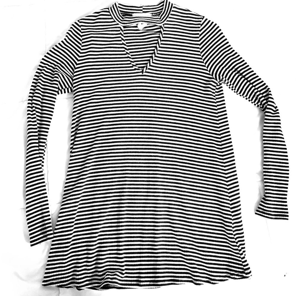 Long sleeve ribbed tunic with neckline cut out